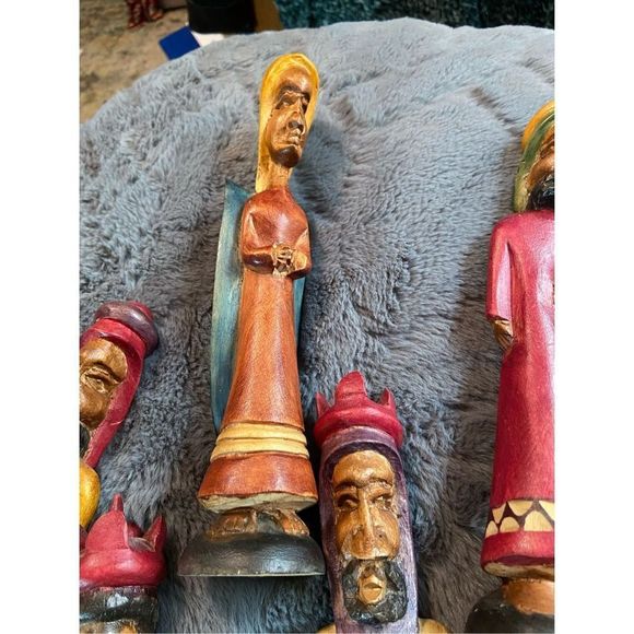 Vintage HAND-PAINTED & HAND-CARVED Nativity Set - Picture 4 of 10